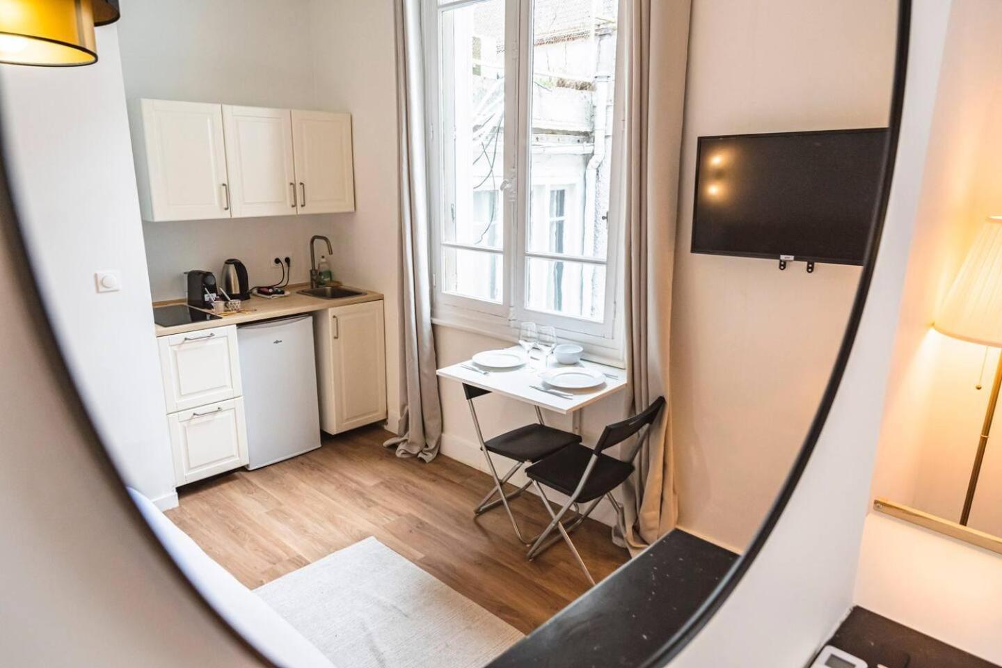 Pink, Appartement En Plein Coeur De Reims Exterior photo