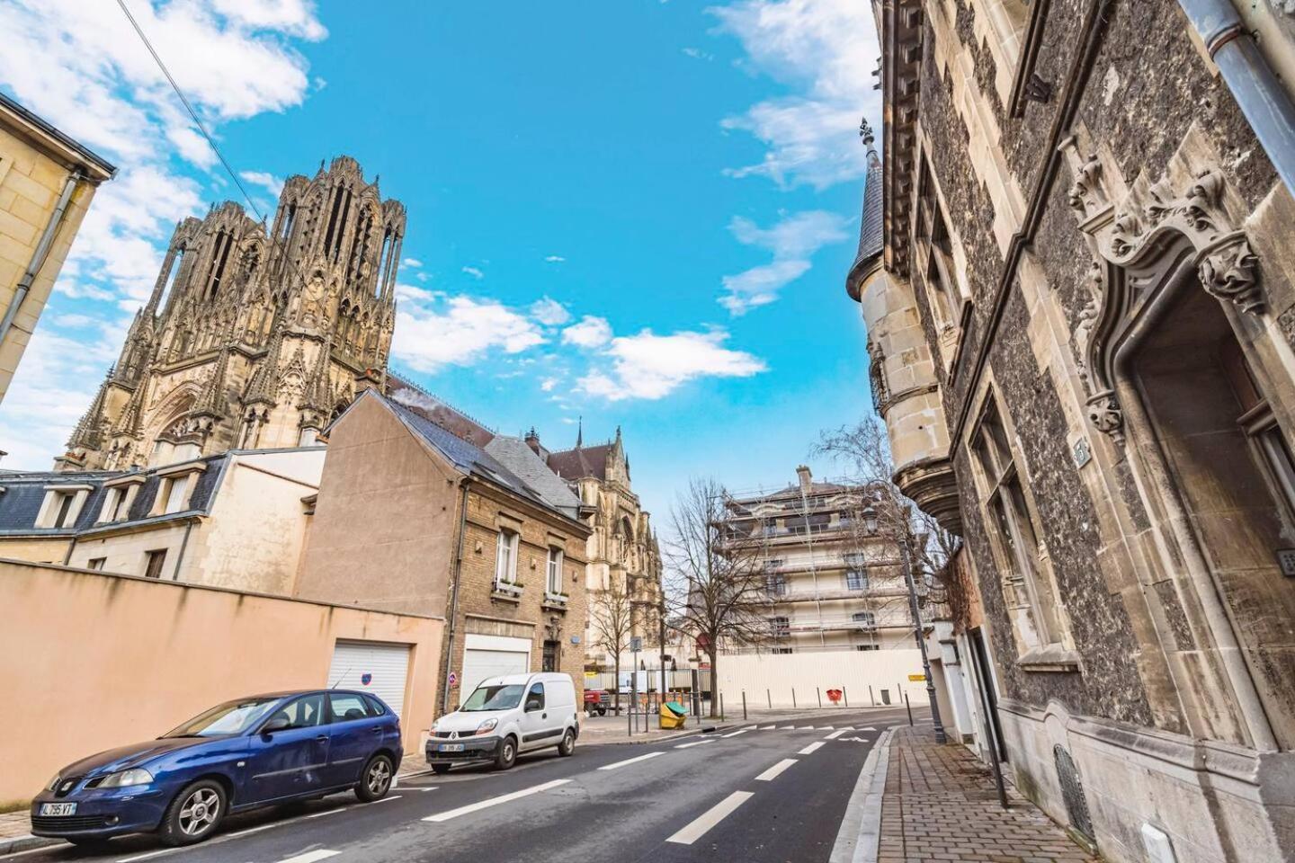 Pink, Appartement En Plein Coeur De Reims Exterior photo